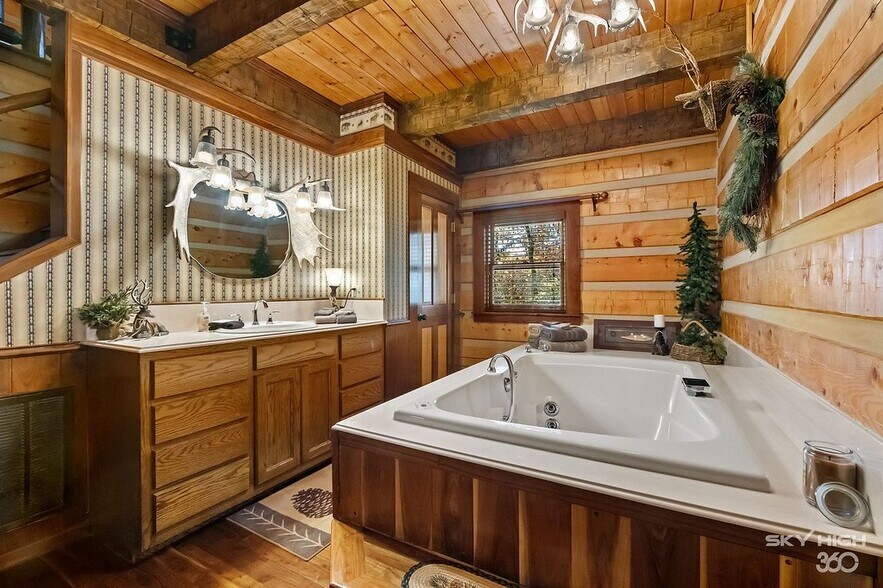 More Photos Of 3134 E Van Buren, Eureka Springs Hotel For Sale