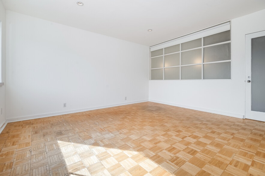 More Photos Of 503 Boccaccio Ave, Venice Loft Creative Space For Lease