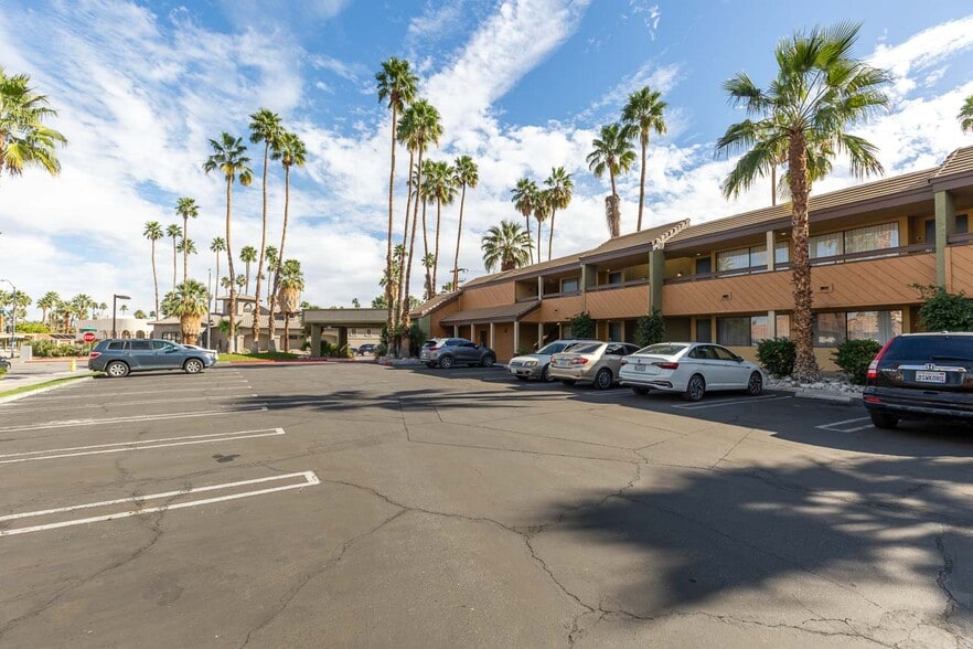 More Photos Of 1633 S Palm Canyon Dr, Palm Springs Hotel For Sale