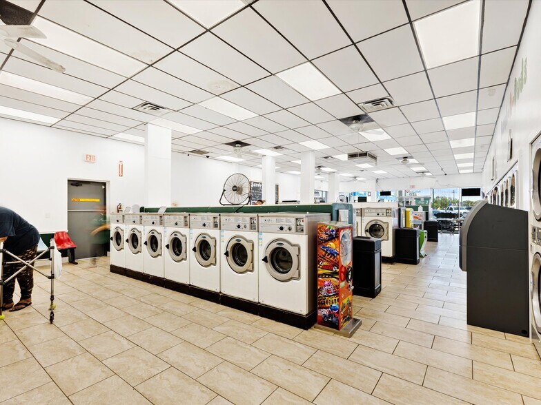 More Photos Of 2203-2215 Gus Thomasson Rd, Dallas Freestanding For Lease