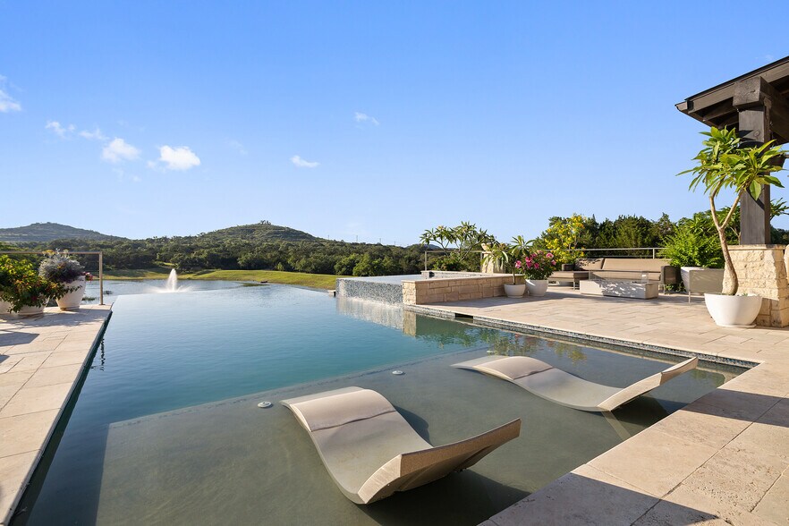 More Photos Of 101 Rolling Hills Rd, Blanco Specialty For Sale