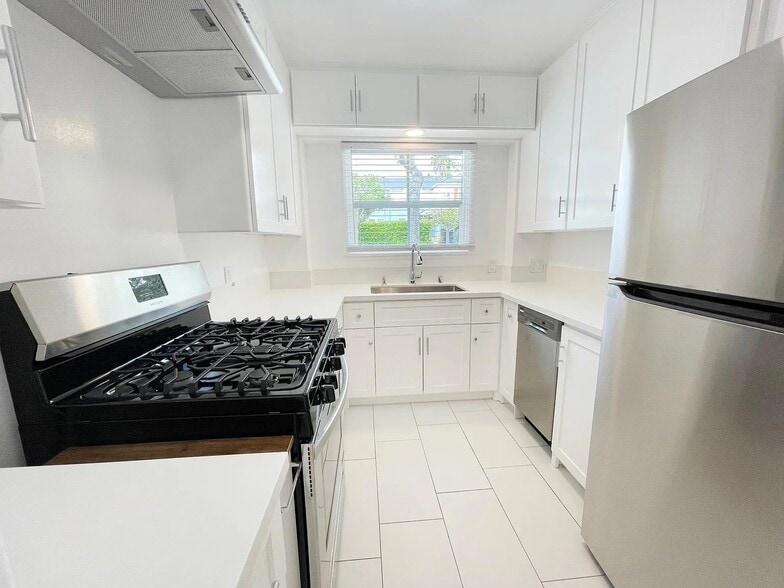 More Photos Of 2114 Montana Ave, Santa Monica Apartments For Sale