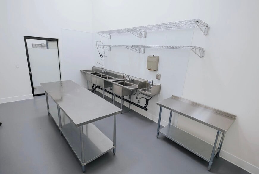 More Photos Of 17290 Newhope St, Fountain Valley Food Processing For Lease