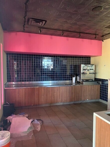 More Photos Of 9220 Gulf Fwy, Houston Freestanding For Lease