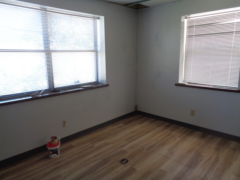 More Photos Of 3916 S Lynn Ct, Independence Medical For Lease