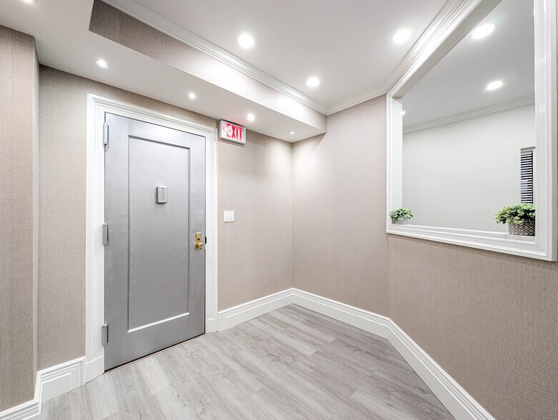 More Photos Of 140 W 58th St, New York Apartments For Lease