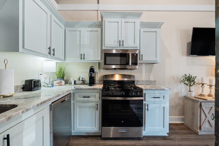 More Photos Of 531 Central Ave, Laurel Flex For Sale