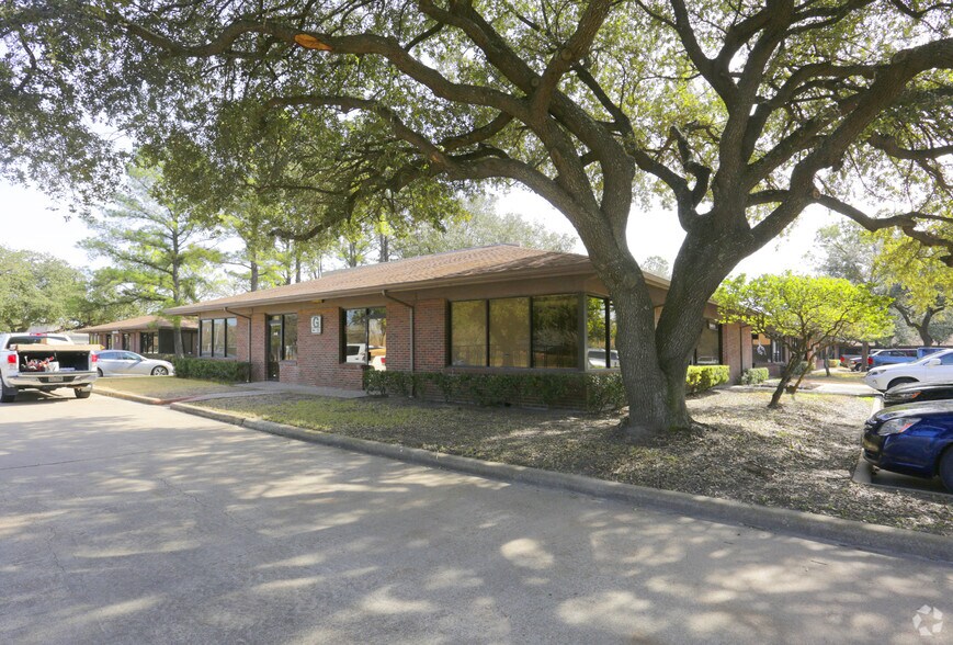 More Photos Of 7135 W Tidwell Rd, Houston Unknown For Lease
