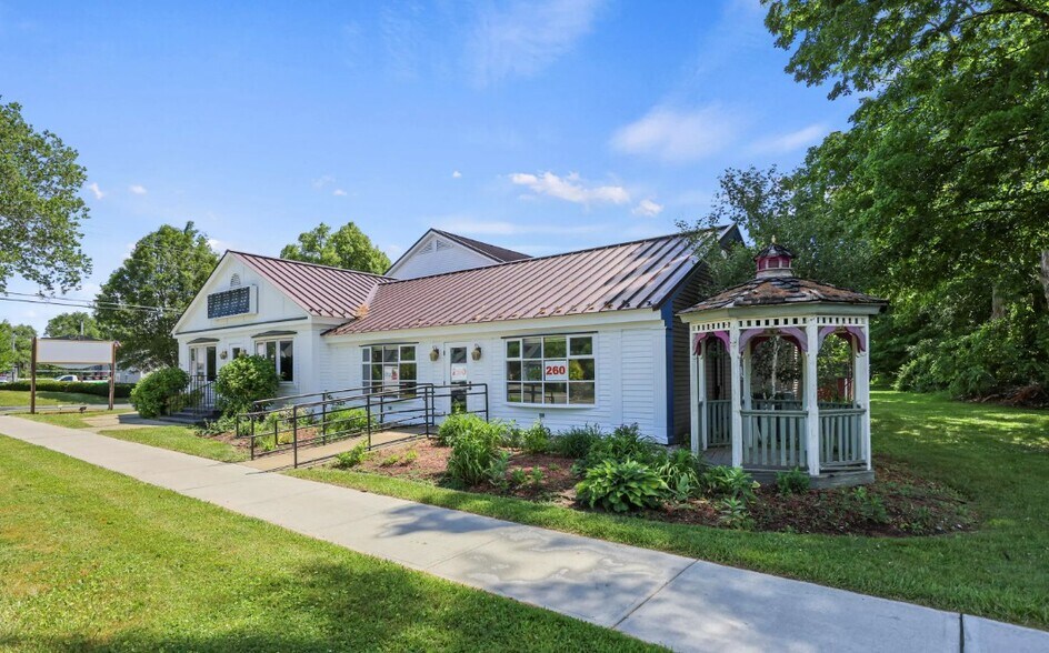 More Photos Of 260 Stockbridge Rd, Great Barrington Freestanding For Lease