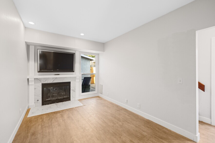 More Photos Of 5280 Manhasset Dr, San Diego Apartments For Sale