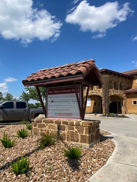 More Photos Of 66 Gruene Park Dr, New Braunfels Medical For Lease