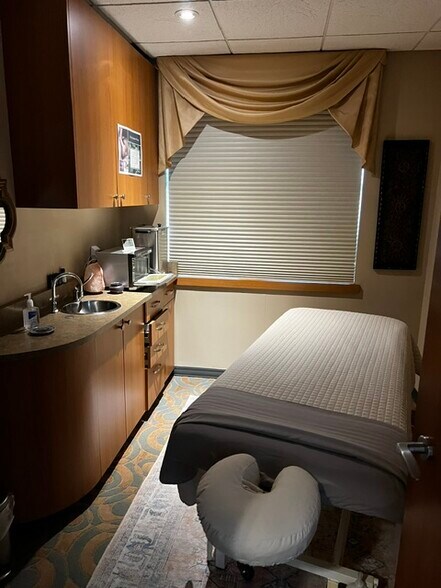 More Photos Of 4430 106th St SW, Mukilteo Medical For Sale