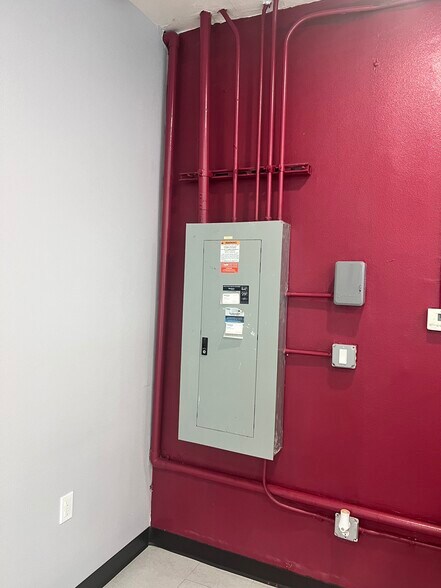 More Photos Of 11546-11552 Colima Rd, Whittier Unknown For Lease