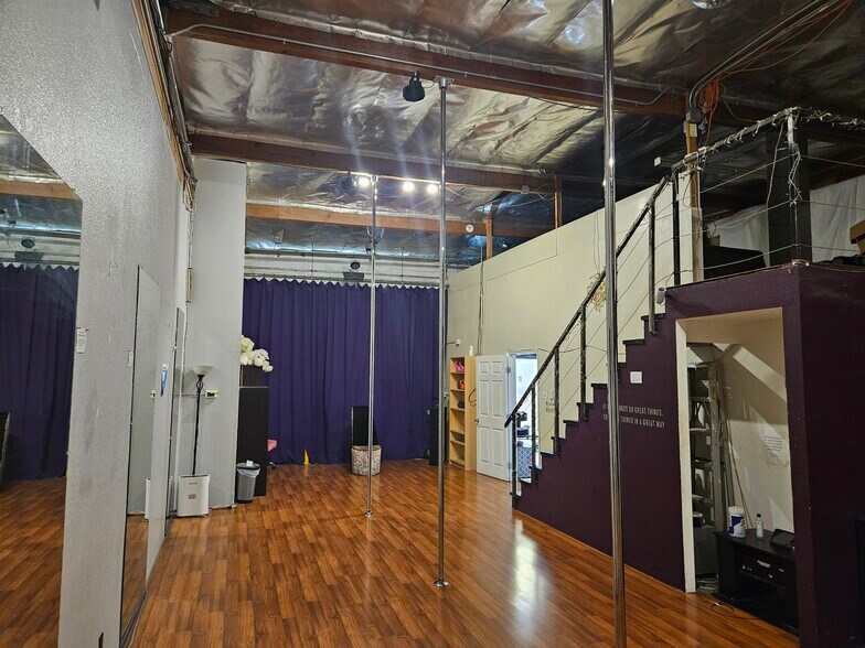 More Photos Of 8501-8511 Canoga Ave, Canoga Park Warehouse For Lease