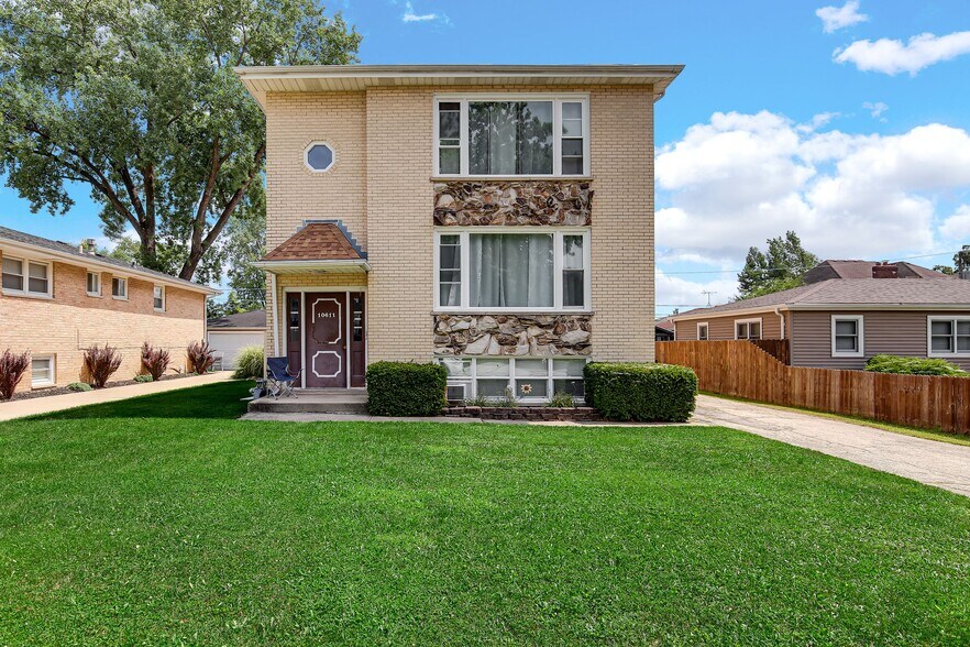 More Photos Of 10611 S 81st Ct, Palos Hills Apartments For Sale