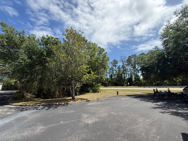 More Photos Of 701 Fentress Blvd, Daytona Beach Distribution For Lease