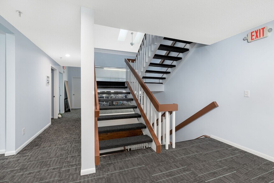 More Photos Of 7815 Telegraph Rd, Bloomington Office For Sale