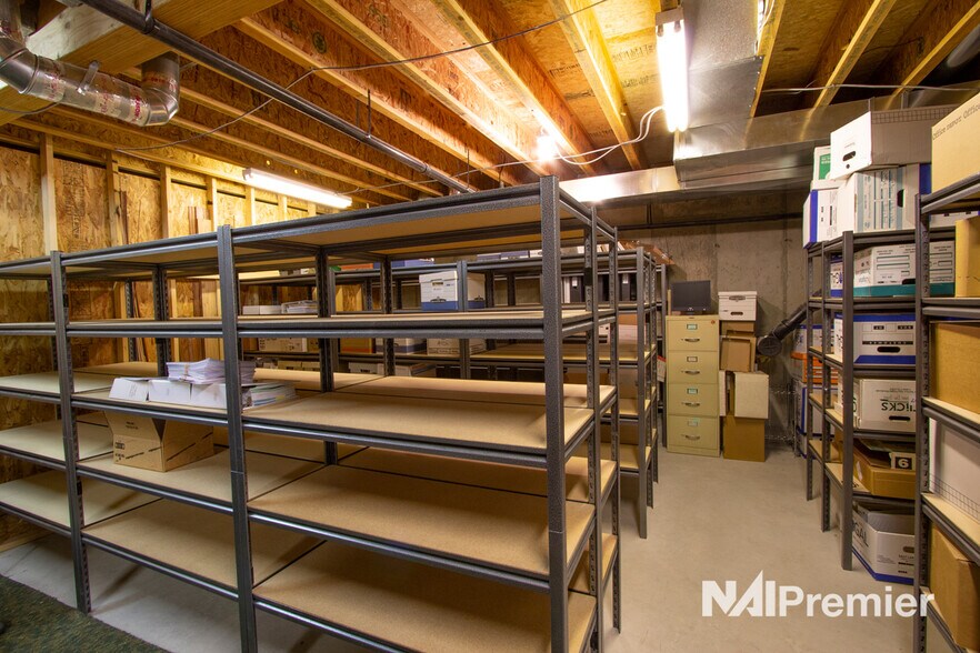 More Photos Of 7390 Creek Rd, Sandy Office For Lease