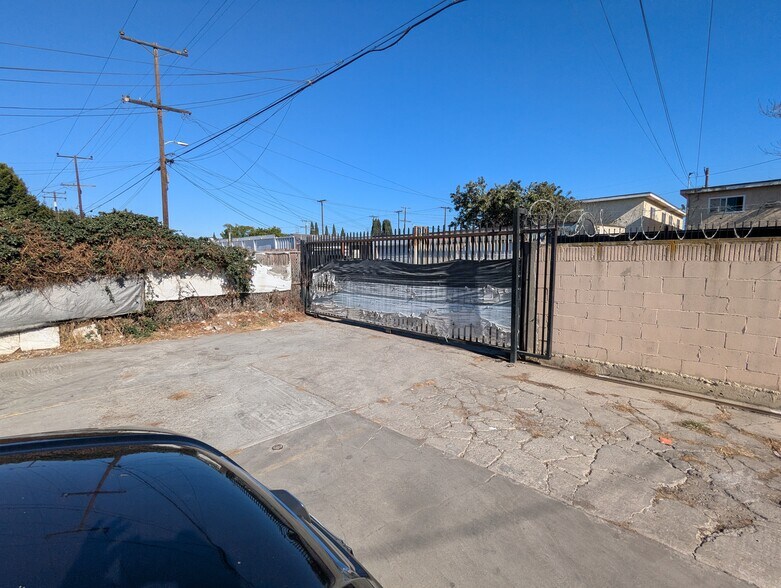 More Photos Of 9512 Croesus Ave, Los Angeles Apartments For Sale