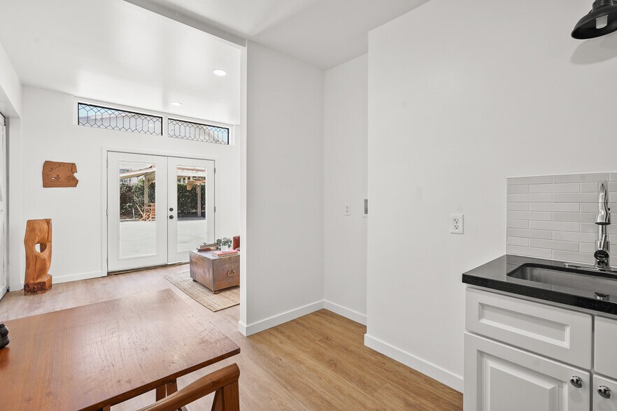 More Photos Of 844 E Kensington Rd, Los Angeles Specialty For Sale