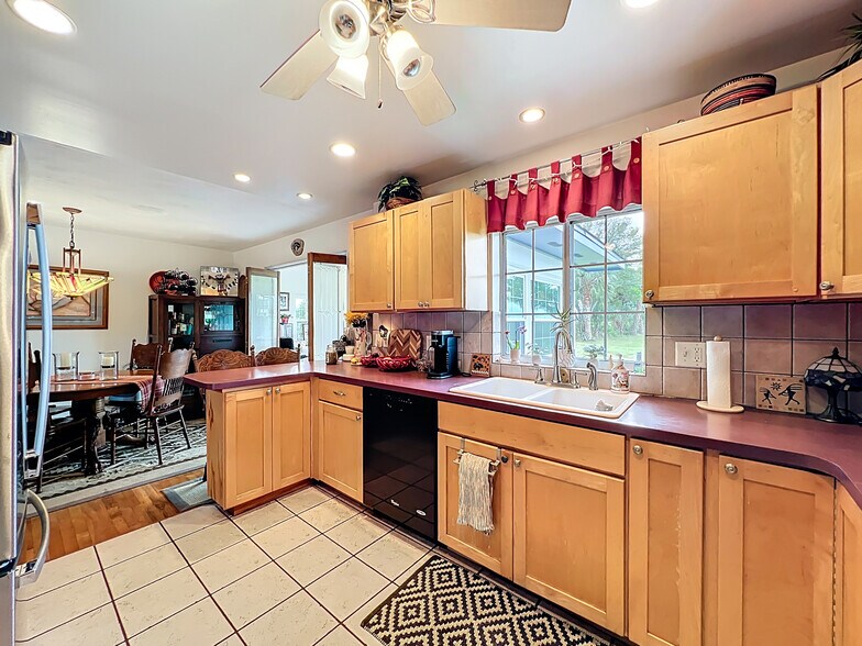 More Photos Of 7001 W Jones Ave, Mount Dora Airplane Hangar For Sale