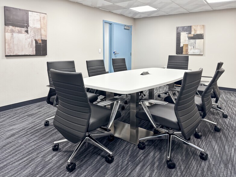 More Photos Of 6450 Farmington Rd, West Bloomfield Coworking Space