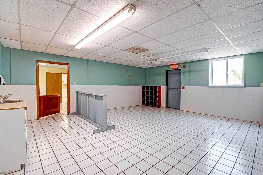 More Photos Of 3019 Dickinson Ave, Dickinson Freestanding For Sale