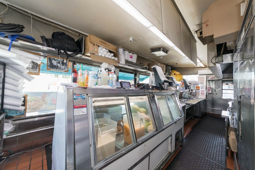 More Photos Of 11025 Atlantic Ave, Lynwood Restaurant For Sale