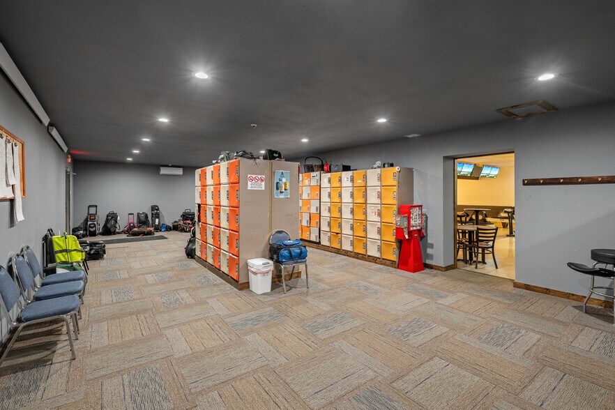 More Photos Of 412 Main St SW, Ronan Sports And Entertainment For Sale
