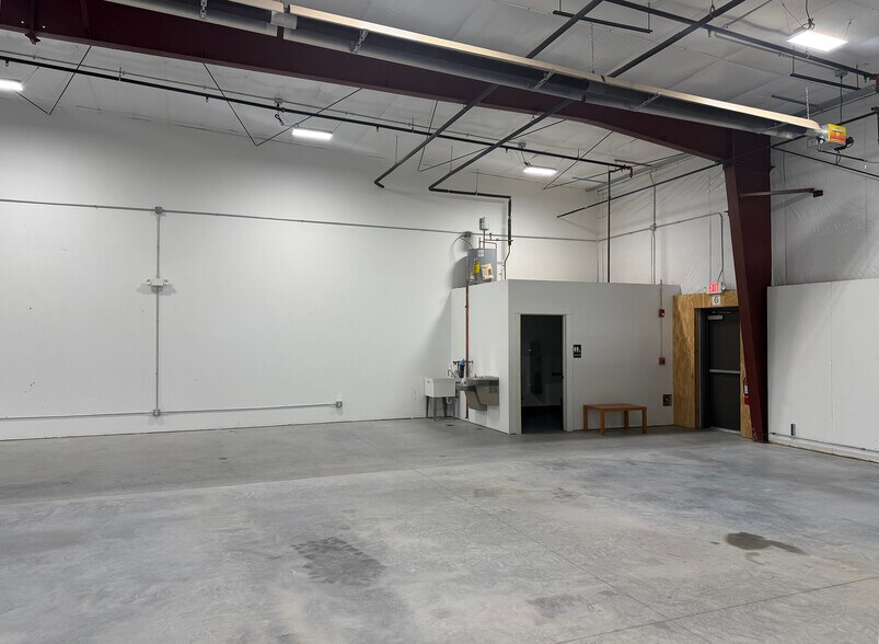 More Photos Of 214 W South St, Elburn Industrial For Lease