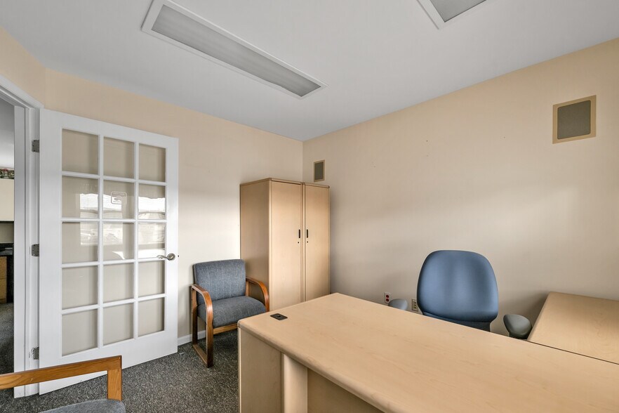 More Photos Of 306-308 Union Blvd, Totowa Office For Lease