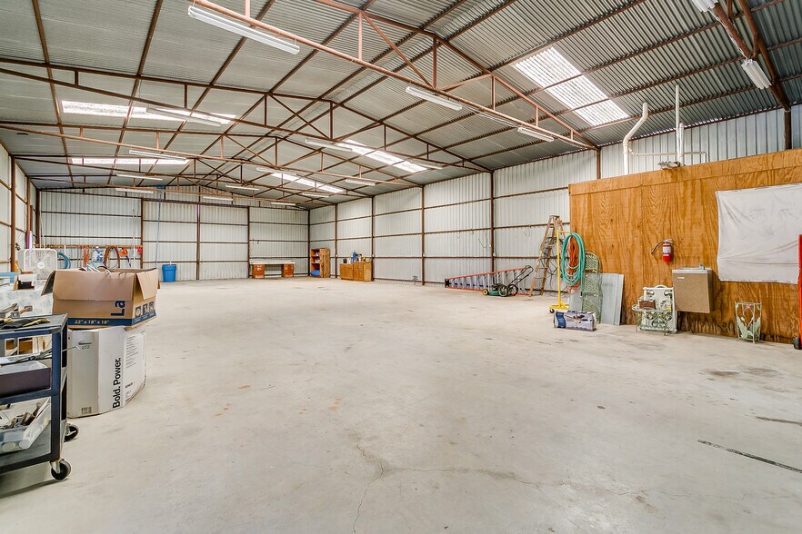 More Photos Of 3433 E Highway 199, Springtown Flex For Sale