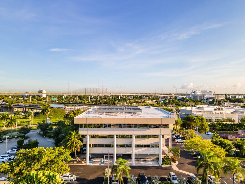 More Photos Of 290 NW 165th St, North Miami Beach Office For Lease