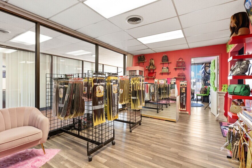 More Photos Of 1900 N Macarthur Blvd, Oklahoma City Office For Sale