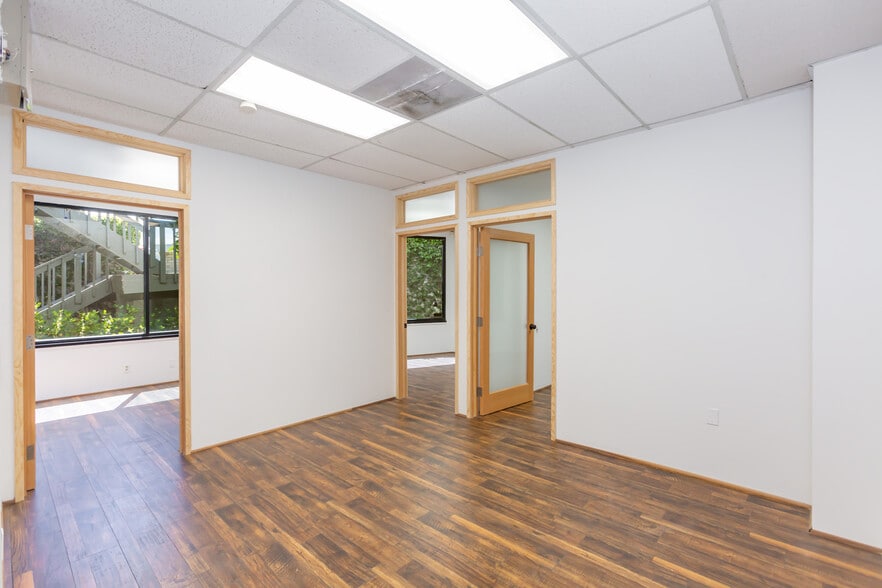 More Photos Of 23030 Lyons Ave, Santa Clarita Medical For Lease