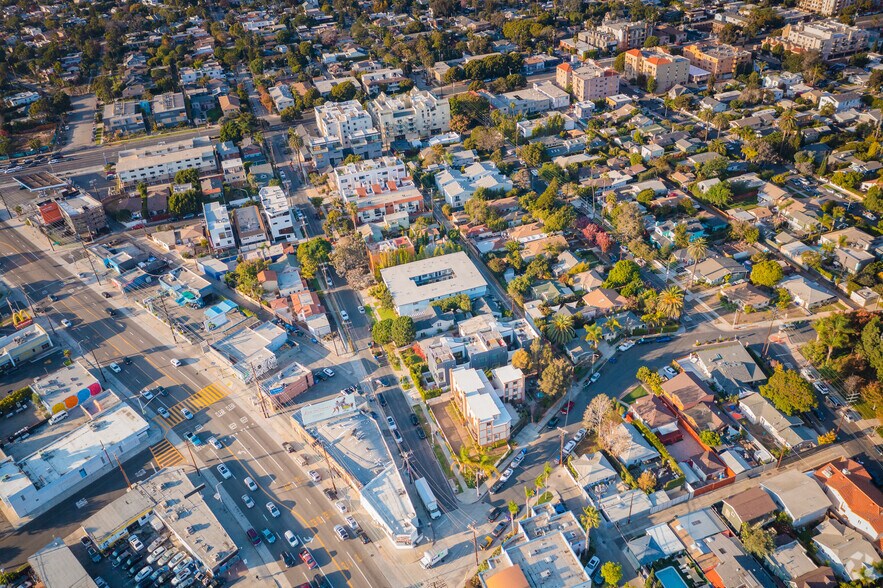 More Photos Of 2478 Penmar Ave, Venice Dormitory For Sale