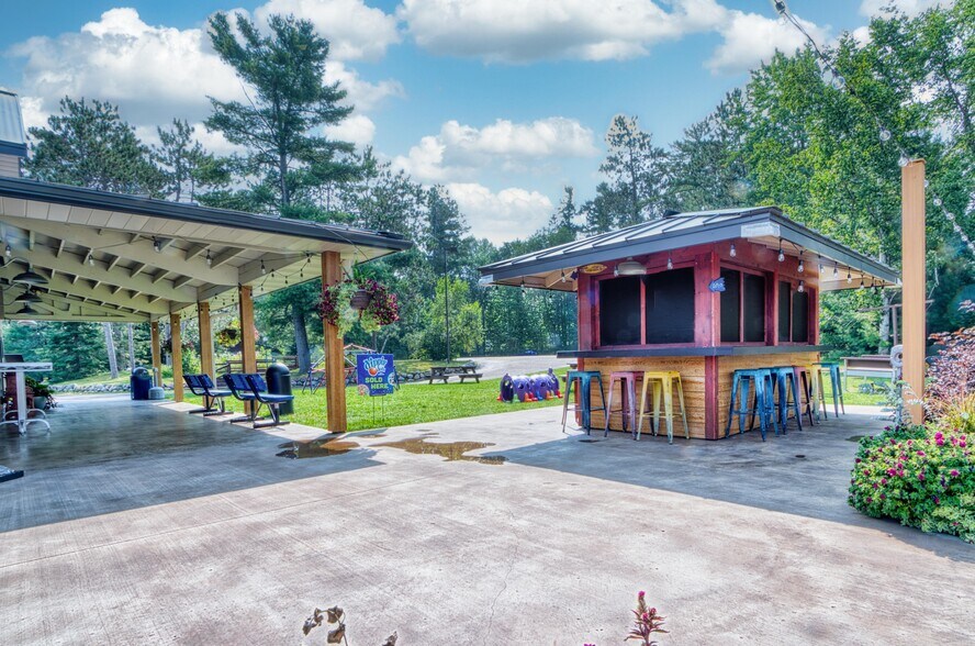 More Photos Of 9971 N Grand Pines Ln, Hayward Restaurant For Sale