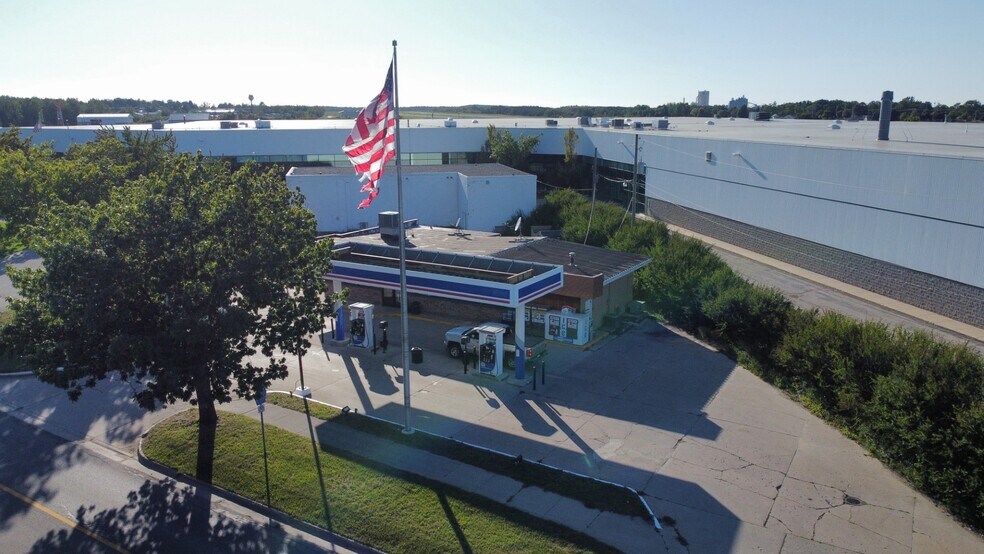 More Photos Of 1505 Bridge St, Charlevoix Service Station For Sale
