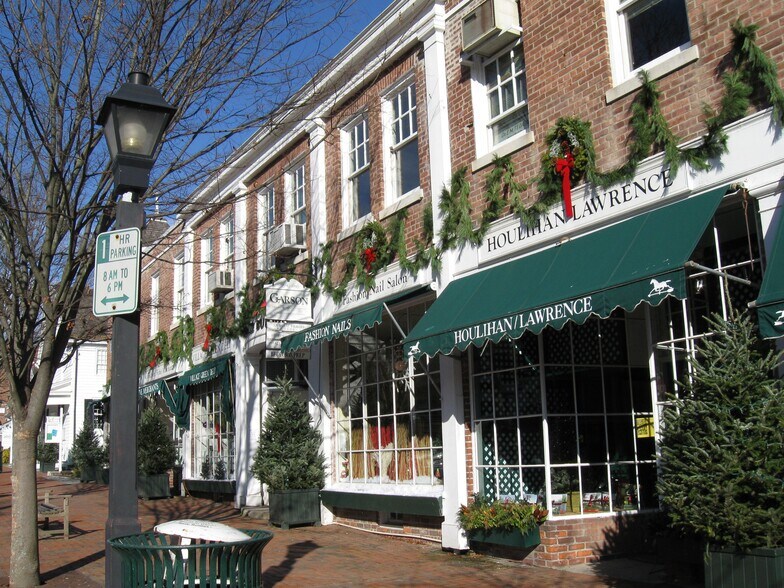 More Photos Of 34 Village Grn, Bedford Specialty For Sale