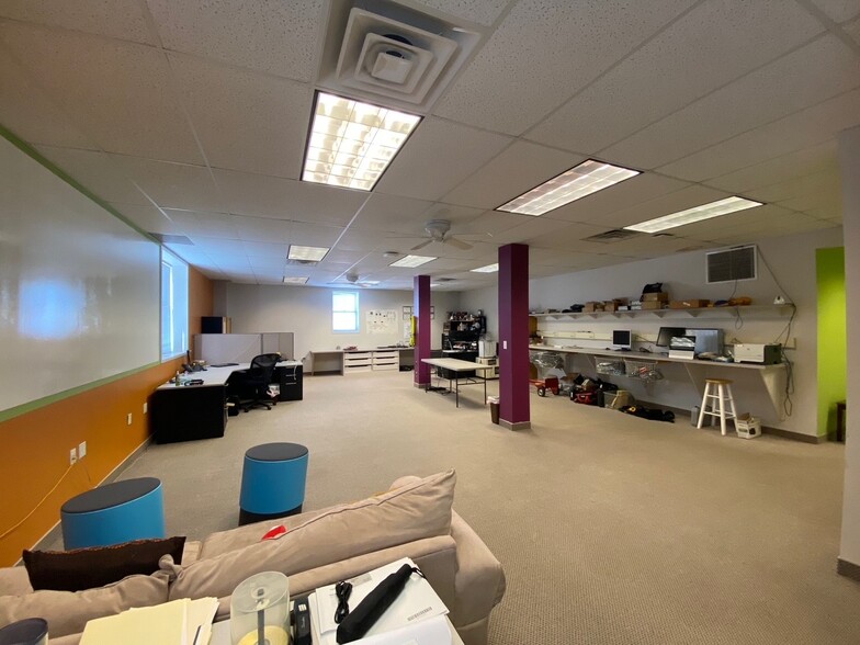 More Photos Of 20234 Detroit Rd, Rocky River Office For Lease