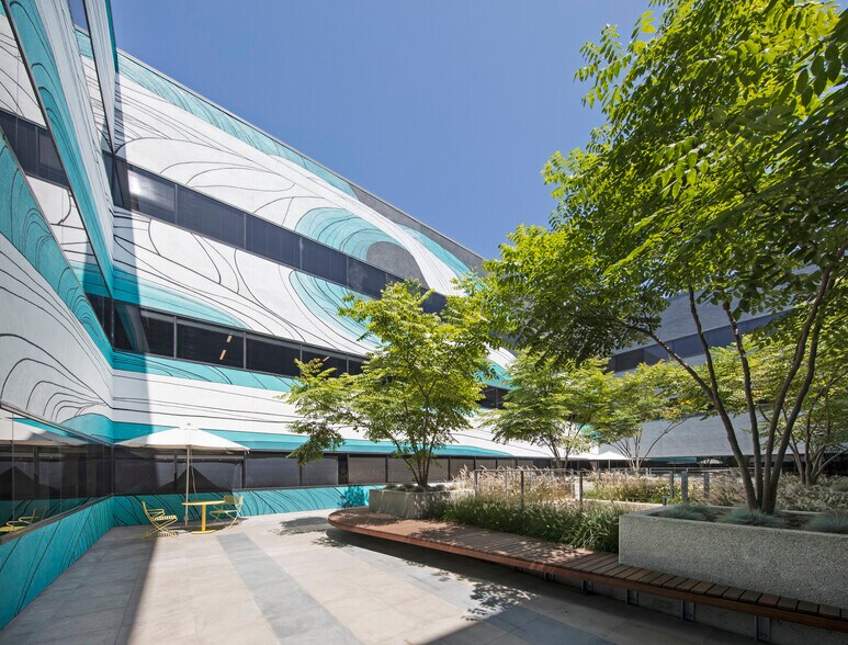 More Photos Of 300 N Pacific Coast Hwy, El Segundo Unknown For Lease