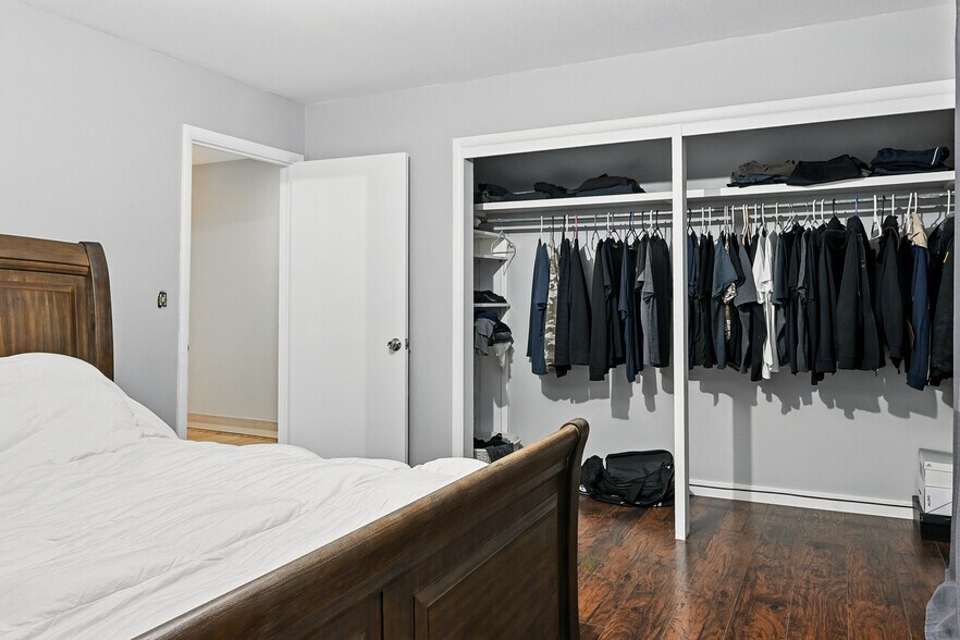 More Photos Of 91 E Main St, Bicknell Hotel For Sale