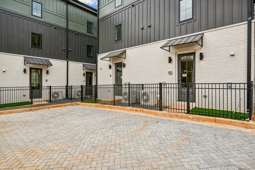 More Photos Of , Atlanta Multifamily For Sale