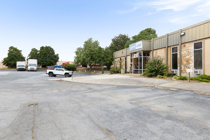 More Photos Of 215 Marvin Miller Dr SW, Atlanta Light Distribution For Sale