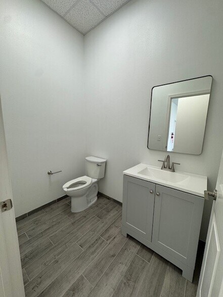 More Photos Of 7720 Westview Dr, Houston Office For Lease