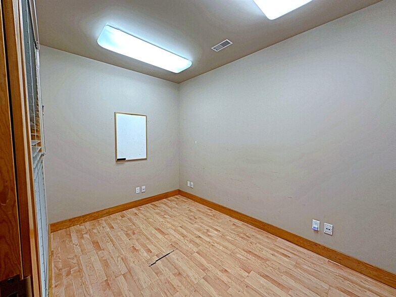 More Photos Of 380 Mackenzie Blvd, Fort McMurray Warehouse For Sale