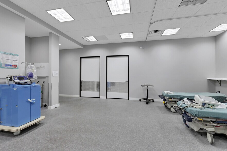 More Photos Of 375 N Stephanie St, Henderson Medical For Sale