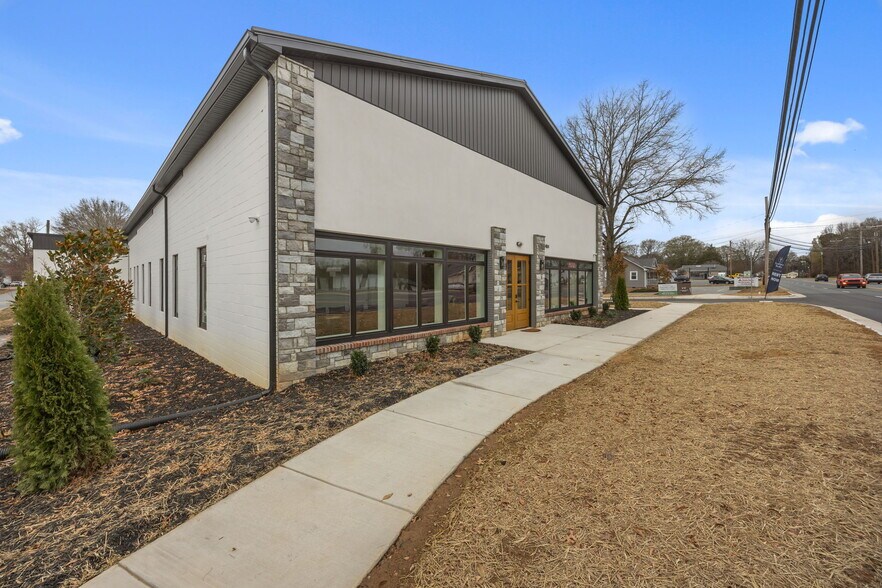 More Photos Of 1484 Dale Earnhardt Blvd, Kannapolis Freestanding For Lease