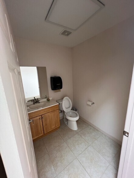 More Photos Of 360 Old Sanford Oviedo Rd, Winter Springs Manufacturing For Sale