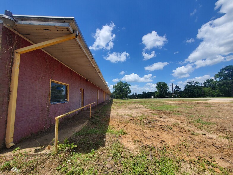 More Photos Of 14077 N Highway 75, Willis Warehouse For Sale
